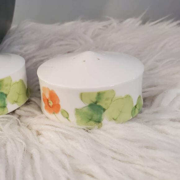 Mikasa Floral Bone China A4187 Salt & Pepper Shaker Set - Picture 3 of 6